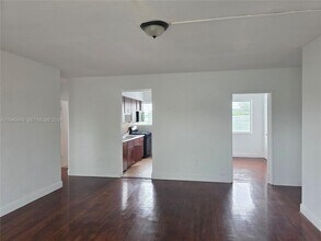 824 82nd St in Miami Beach, FL - Foto de edificio - Building Photo