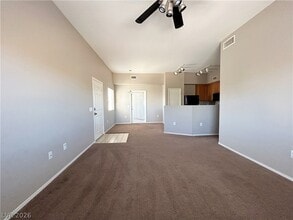 10245 S Maryland Pkwy, Unit 2188 in Las Vegas, NV - Foto de edificio - Building Photo