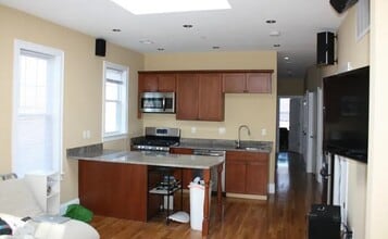 148 Hillside St, Unit 3 in Boston, MA - Foto de edificio - Building Photo