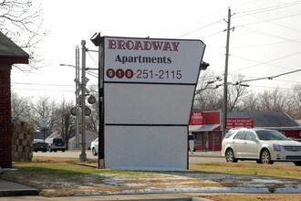 Broadway Apartments in Broken Arrow, OK - Building Photo - Building Photo