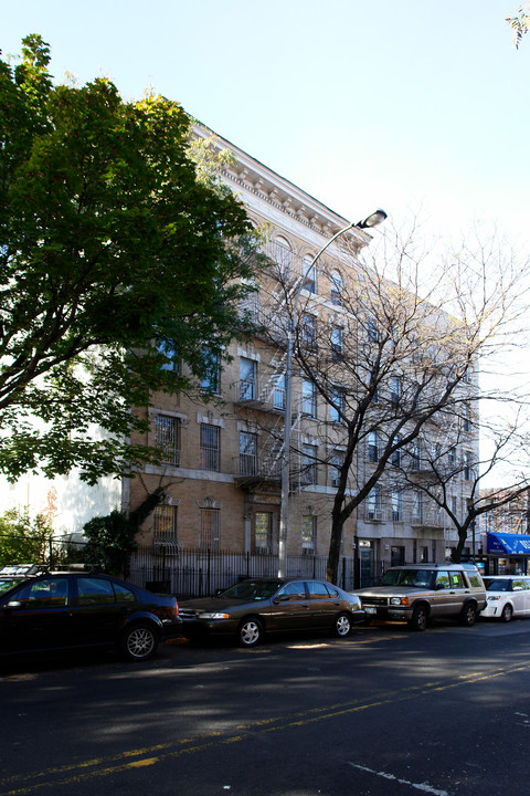 Madeline House in Brooklyn, NY - Foto de edificio