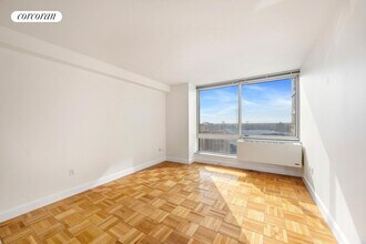 217 E 96th St in New York, NY - Building Photo - Building Photo
