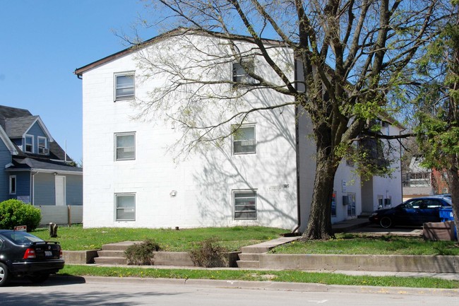 105 S 4th St in Champaign, IL - Foto de edificio - Building Photo