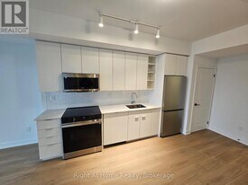 2075 Lakeshore Rd. in Burlington, ON - Building Photo