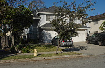 239 W Dexter St in Covina, CA - Foto de edificio - Building Photo