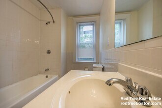 7 Barrows St, Unit B in Boston, MA - Foto de edificio - Building Photo