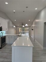 834 Gulf Pavillion Dr in Naples, FL - Building Photo