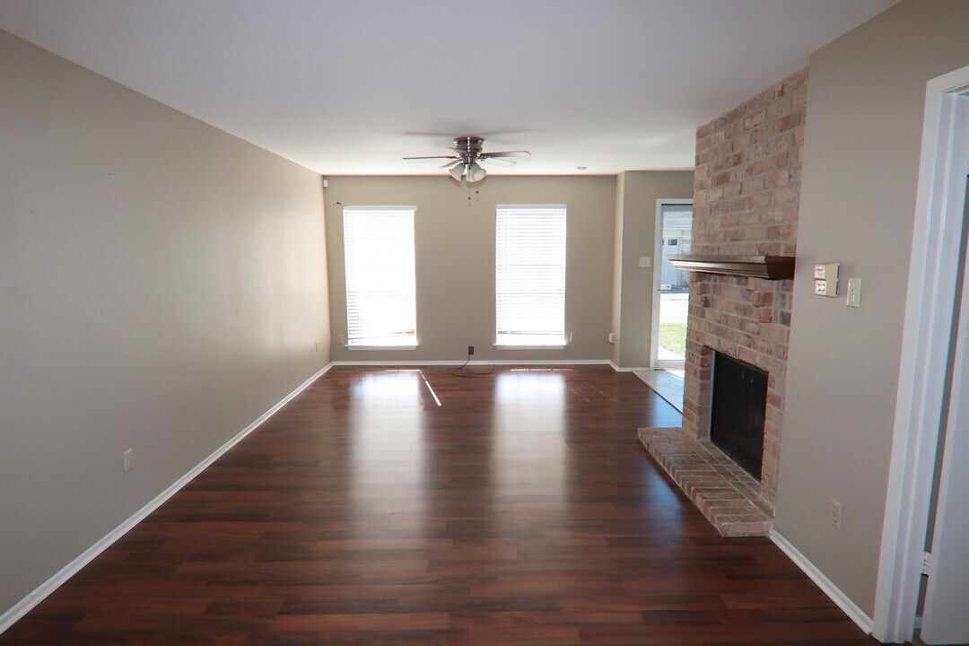 1021 Park Meadow Dr in Beaumont, TX - Building Photo