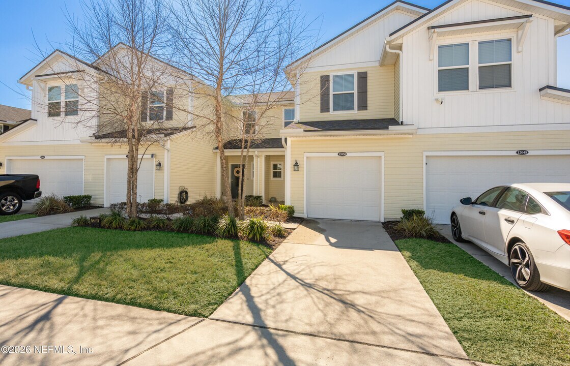 12050 Calvesta St in Jacksonville, FL - Building Photo