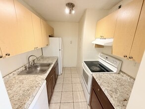 206 Benoist Farms Rd in West Palm Beach, FL - Building Photo - Building Photo