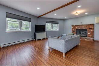 644 Glen Circle Dr in Tobyhanna, PA - Foto de edificio - Building Photo