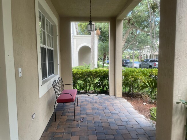 8029 Murano Cir in Palm Beach Gardens, FL - Building Photo - Building Photo