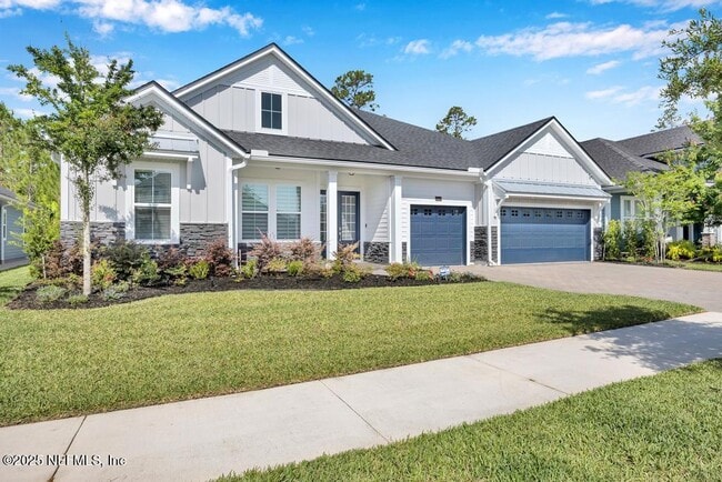 323 Glenneyre Cir in St. Augustine, FL - Foto de edificio - Building Photo