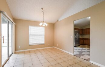 8718 Sandy Plains Dr in Riverview, FL - Foto de edificio - Building Photo