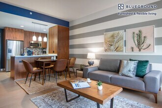 225 S Grand Ave in Los Angeles, CA - Foto de edificio - Building Photo