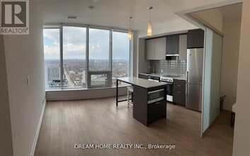 203 College St in Toronto, ON - Building Photo - Building Photo
