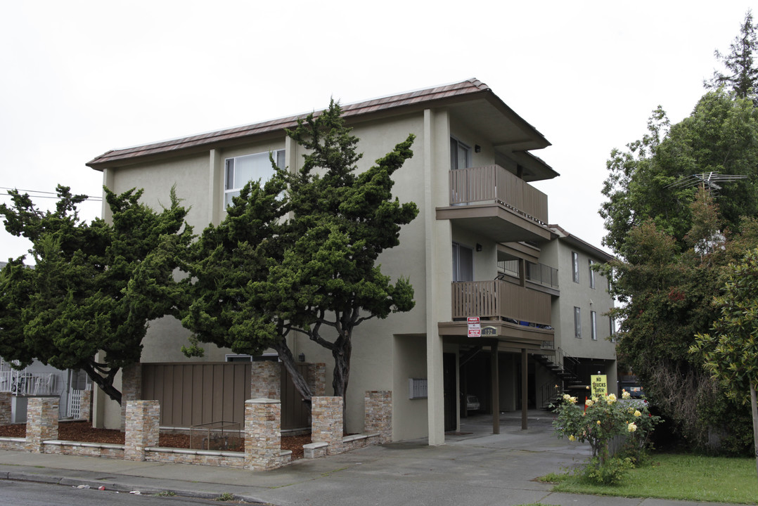 132 Dutton Ave in San Leandro, CA - Building Photo