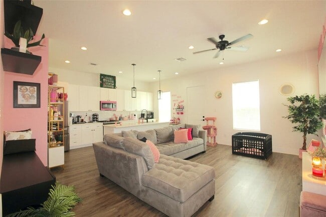 1218 Mcneil St in Houston, TX - Building Photo - Building Photo