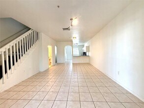 5670 NW 116th Ave in Doral, FL - Building Photo - Building Photo