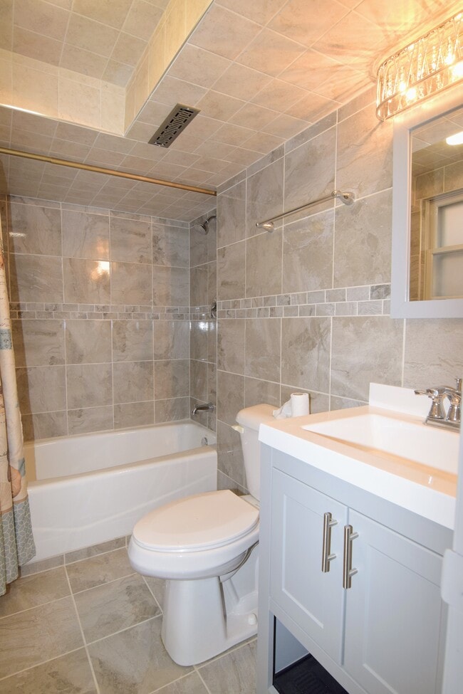 5025 Carol St, Unit 1 in Skokie, IL - Foto de edificio - Building Photo