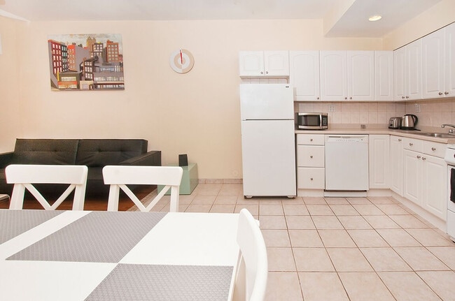 236 E 80th St in New York, NY - Building Photo - Building Photo