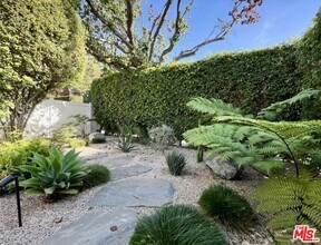 805 N W Knoll Dr in West Hollywood, CA - Building Photo - Building Photo
