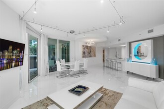 200 Sunny Isles Blvd, Unit 2-504 in Sunny Isles Beach, FL - Building Photo - Building Photo