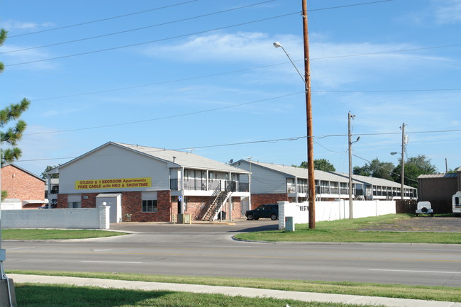 Westway Apartments in Wichita, KS - Building Photo - Building Photo