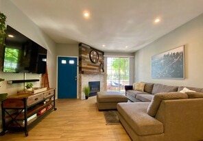 24131 Del Monte Dr., Unit 175 in Santa Clarita, CA - Building Photo