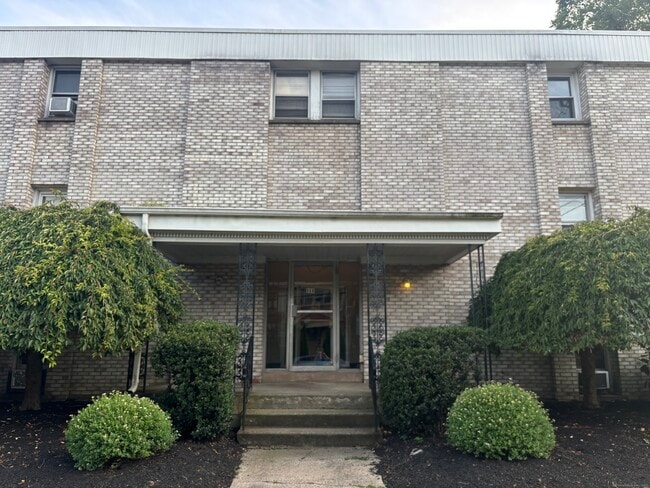 property at 986 Whalley Ave