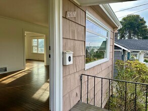 7612 6th Ave NE in Seattle, WA - Building Photo - Building Photo