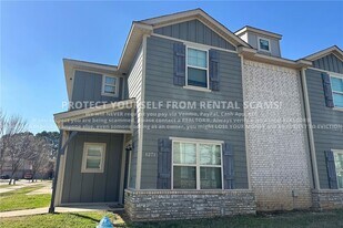 1271 N Corsica Dr in Fayetteville, AR - Building Photo