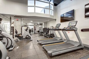 216 N Wells St, Unit 1402 in Chicago, IL - Building Photo