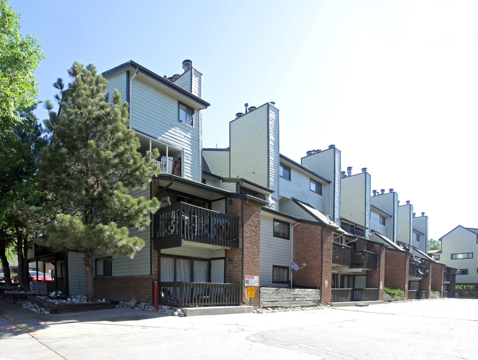 Summer Ridge Apartments in Denver, CO - Building Photo