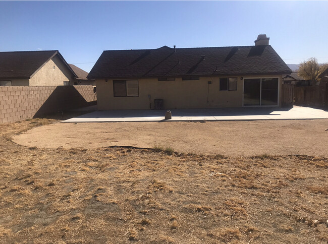 1737 W Avenue K9 in Lancaster, CA - Building Photo - Building Photo