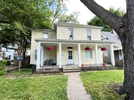 711 Edgewater Ave, Unit apt 1 in Fort Wayne, IN - Building Photo