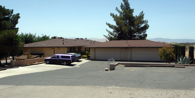 16078 Rancherias Ln in Apple Valley, CA - Building Photo - Building Photo