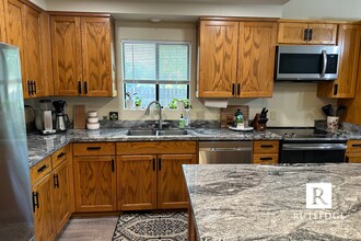 2921 Grizzly Dr in Ashland, OR - Building Photo - Building Photo