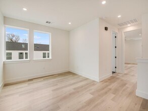 7006 Bennett Ave in Austin, TX - Building Photo - Building Photo