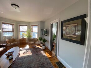 45 Galvin St, Unit 45 Galvin St #2 in Portland, ME - Foto de edificio - Building Photo