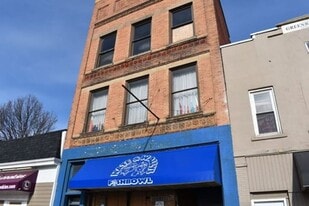 145 E Wooster St in Bowling Green, OH - Building Photo