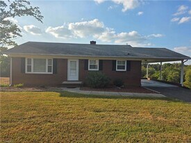 3482 NC-268 in Siloam, NC - Building Photo