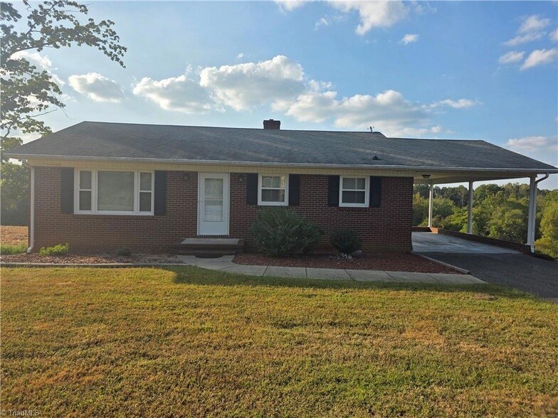 3482 NC-268 in Siloam, NC - Building Photo