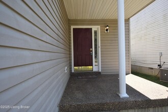 3921 Pinoak View Ct in Louisville, KY - Building Photo - Building Photo