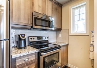 10 Dodman Cres in Ancaster, ON - Building Photo - Building Photo