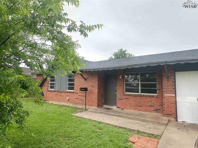 1632 Las Vegas Trail in Wichita Falls, TX - Building Photo - Building Photo
