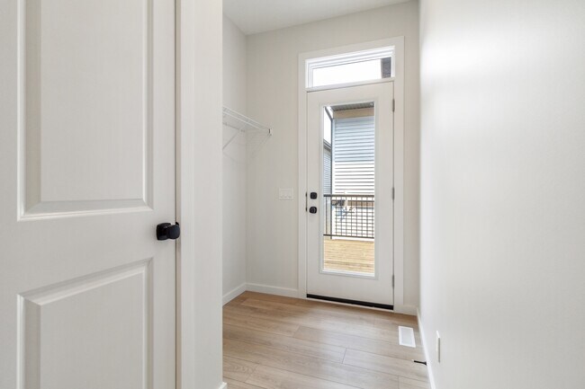 20744-20724 24 Ave NW in Edmonton, AB - Building Photo - Building Photo