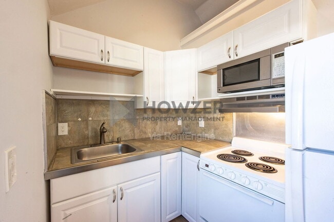 property at 1 Wimbledon Dr