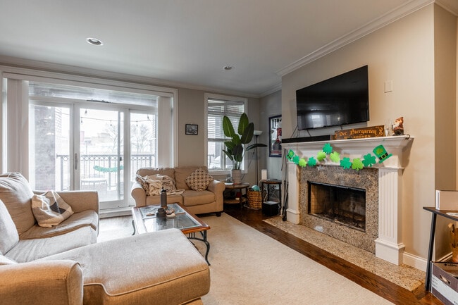 1138 W Diversey Pky, Unit 3 in Chicago, IL - Building Photo - Building Photo