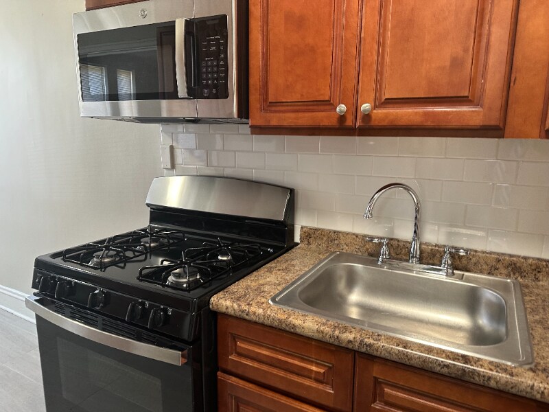 34 State St, Unit 1H in Teaneck, NJ - Building Photo